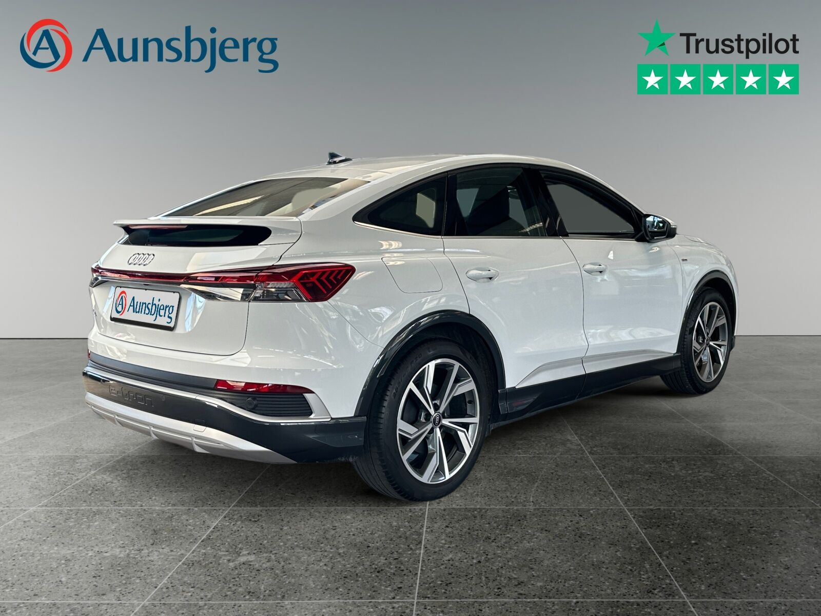 Hvid Audi Q4 fra 2023