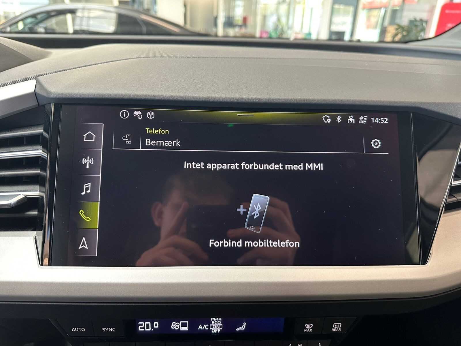Hvid Audi Q4 fra 2023