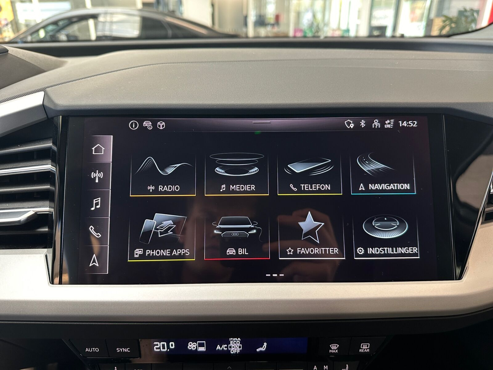 Hvid Audi Q4 fra 2023