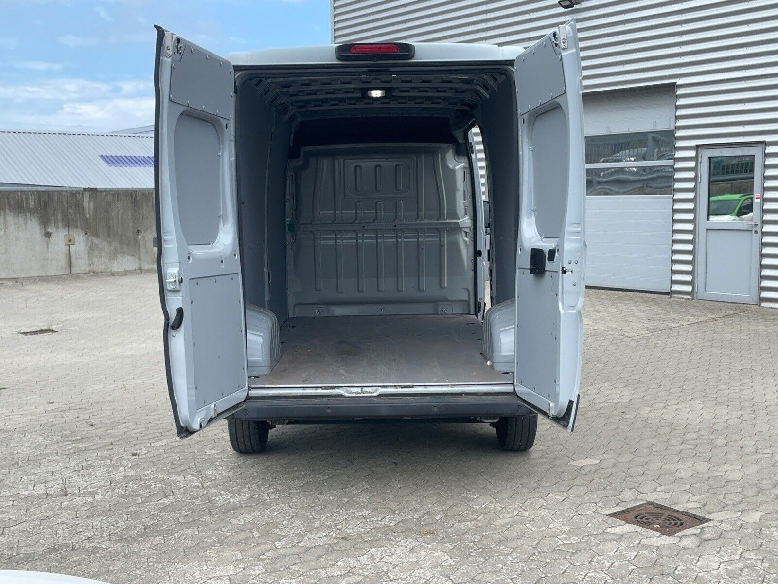 Grå Fiat E-Ducato fra 2021