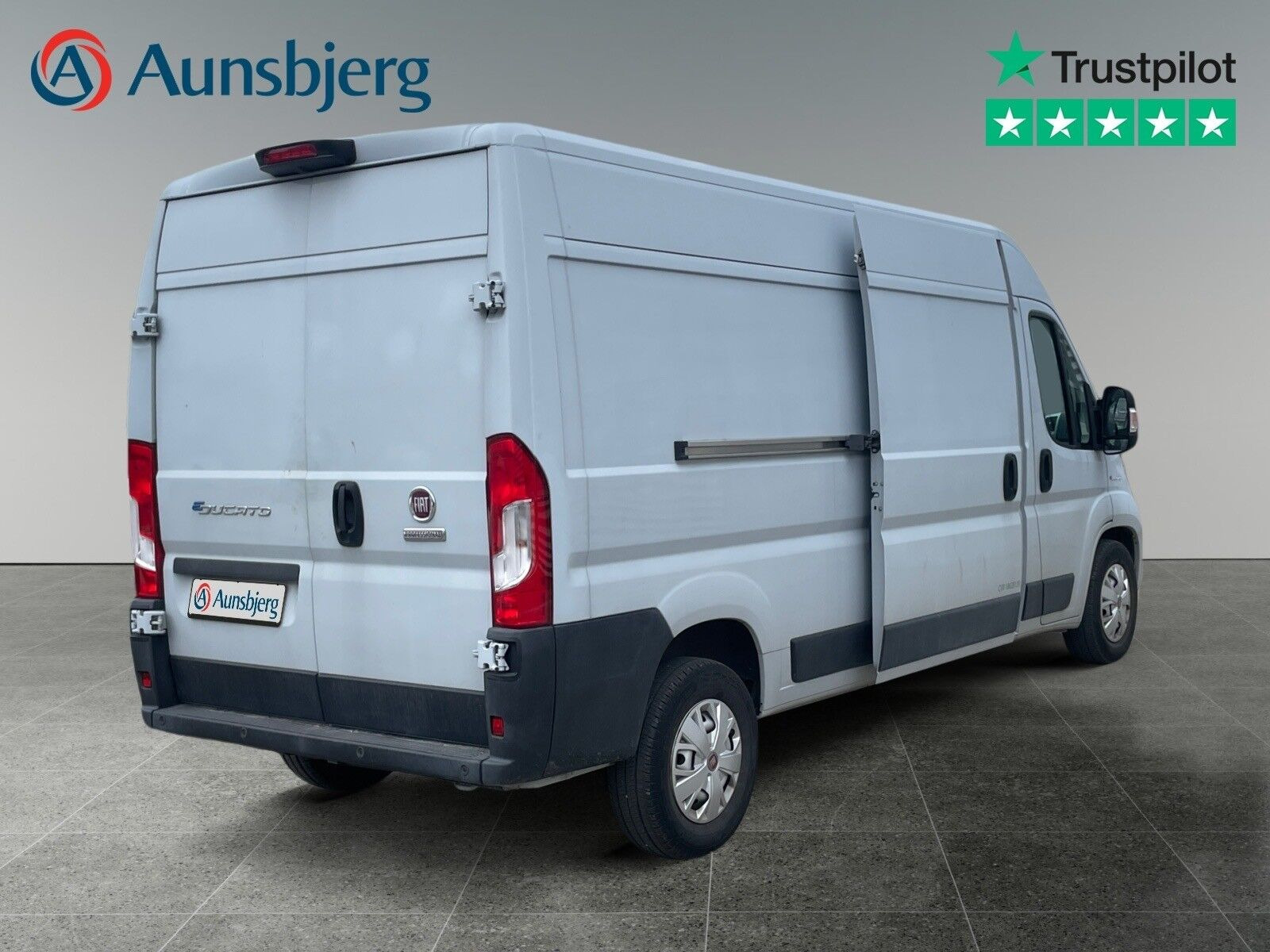 Grå Fiat E-Ducato fra 2021