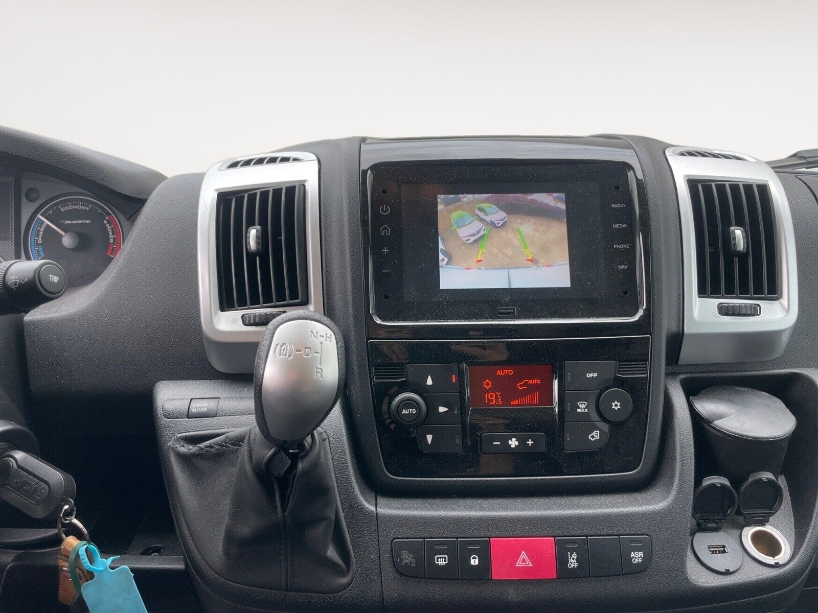 Grå Fiat E-Ducato fra 2021