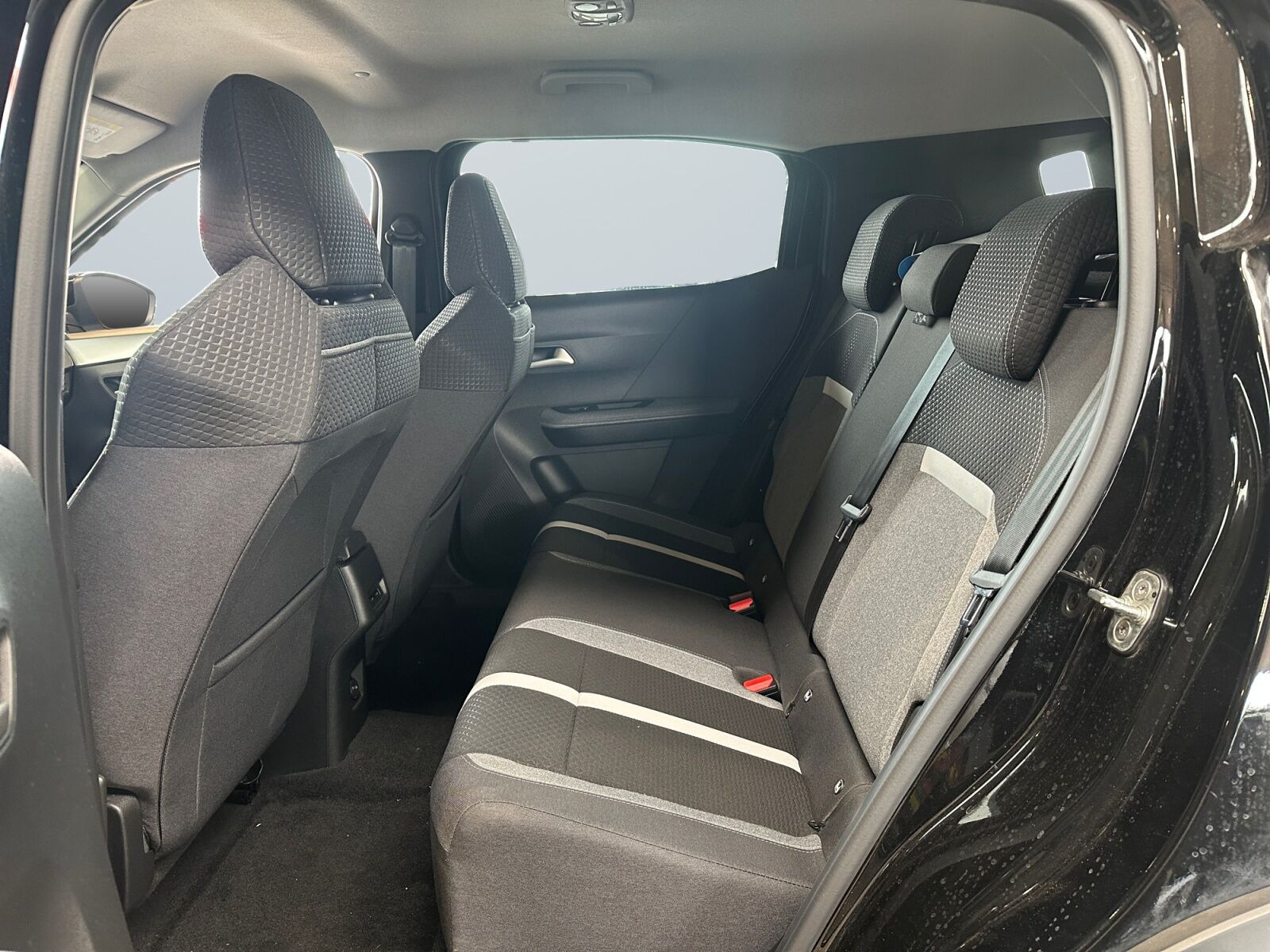 Sort Opel Frontera fra 2025