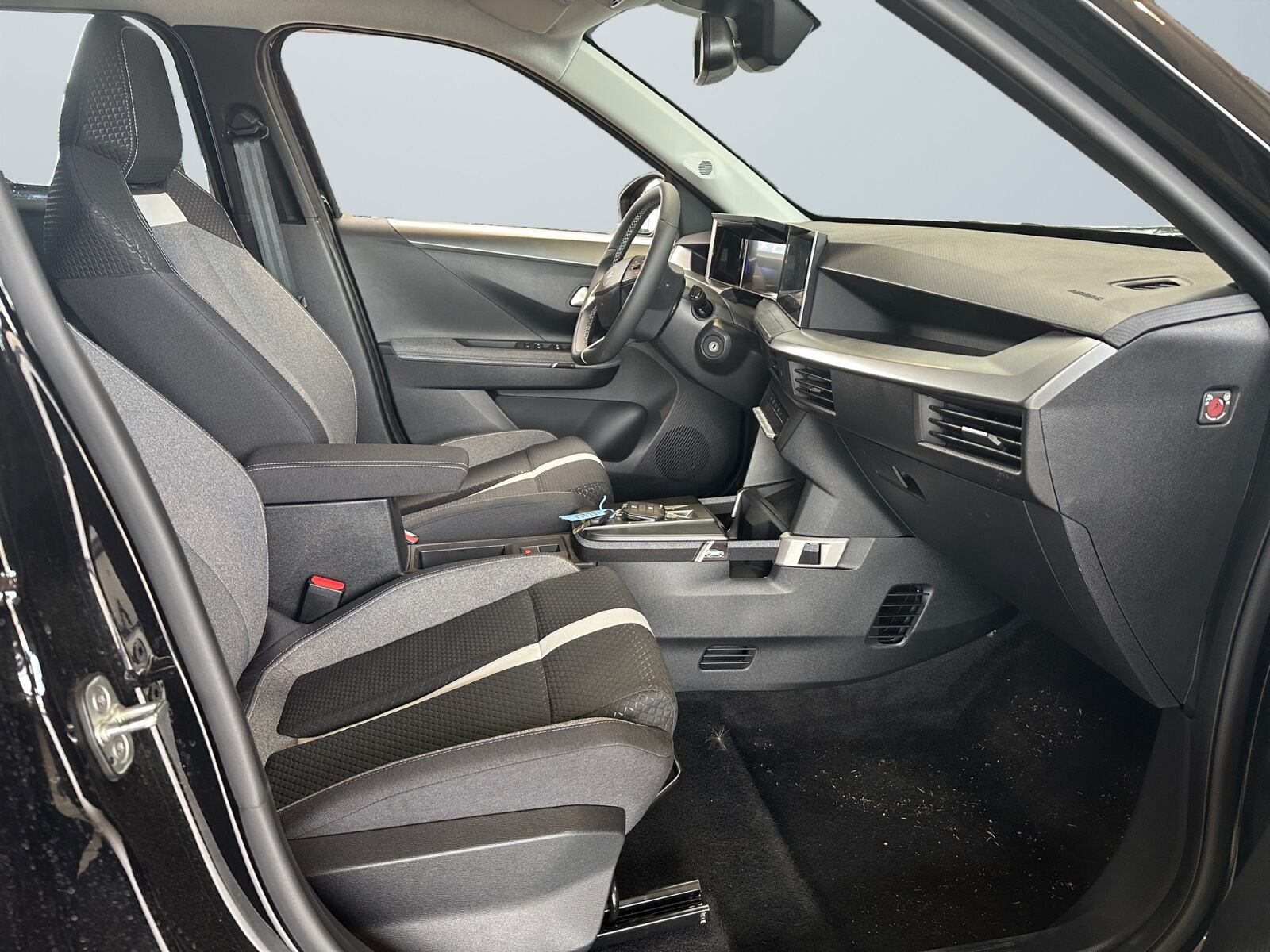 Sort Opel Frontera fra 2025