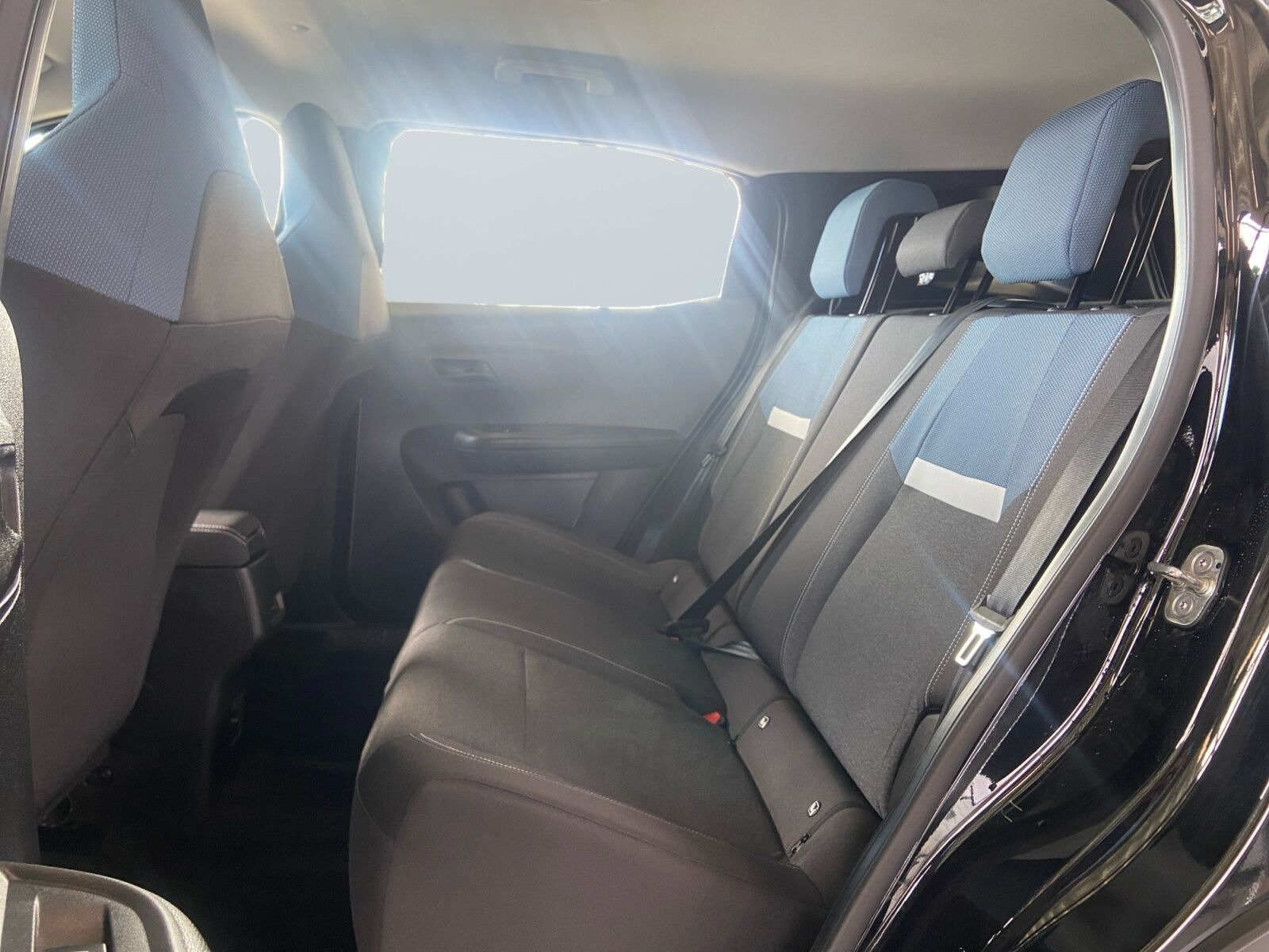 Sort Opel Frontera fra 2025