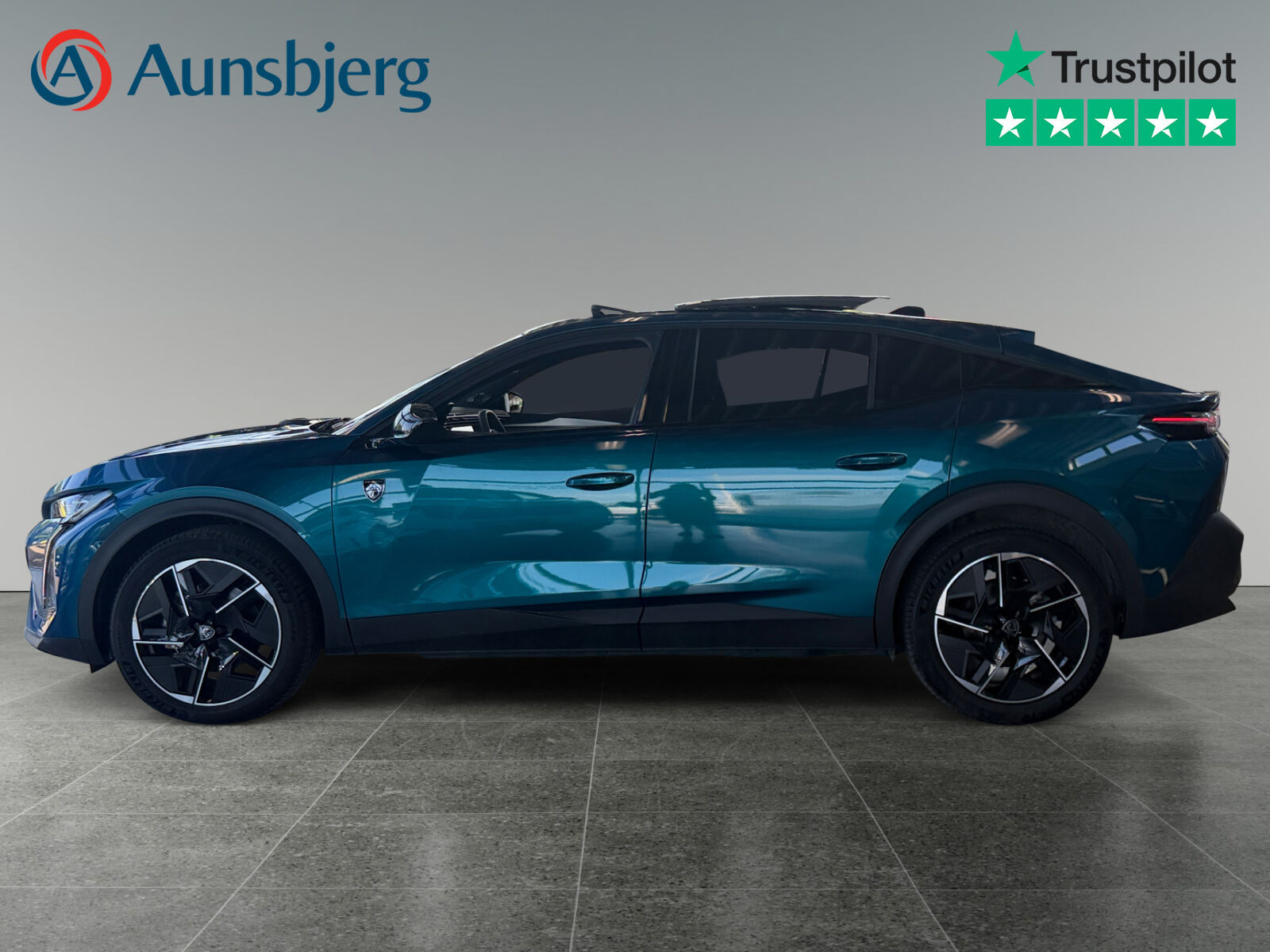 Blå Peugeot e-408 fra 2025