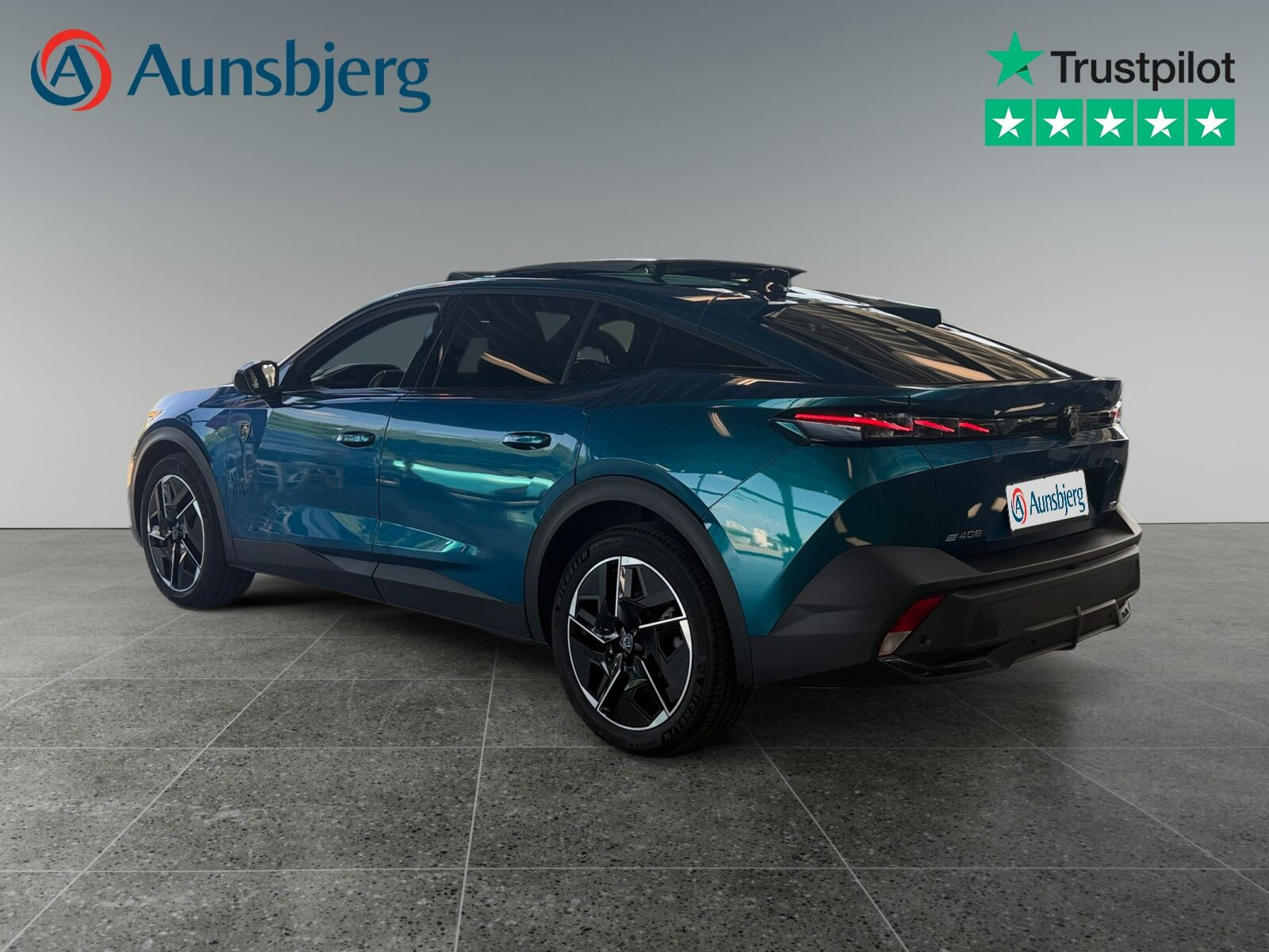 Blå Peugeot e-408 fra 2025