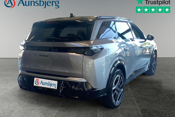 Grå Peugeot e-5008 fra 2026
