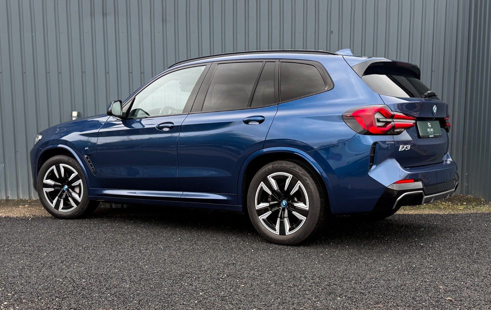 Blå BMW iX3 fra 2023