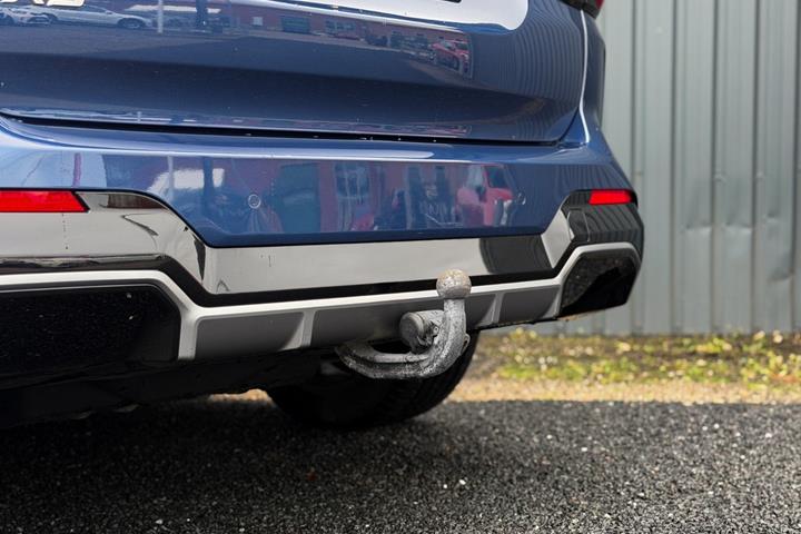 Blå BMW iX3 fra 2023