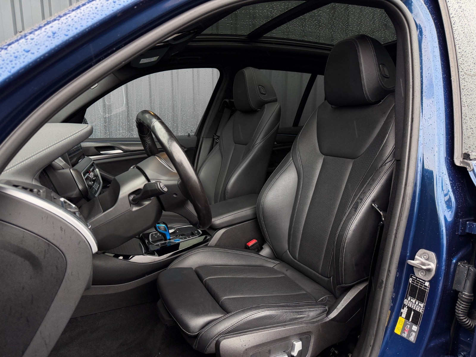 Blå BMW iX3 fra 2023