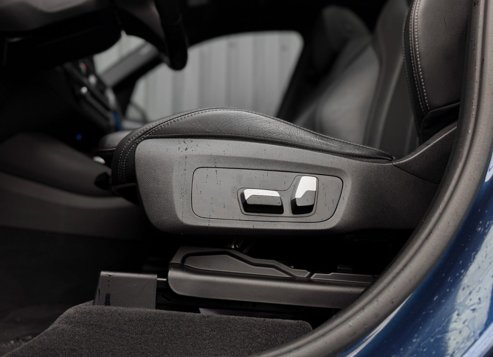 Blå BMW iX3 fra 2023