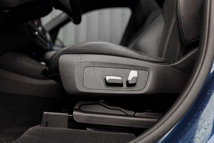 Blå BMW iX3 fra 2023