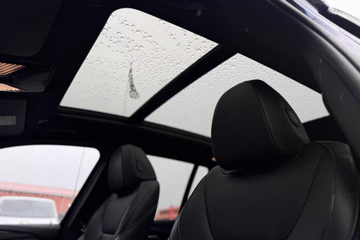 Blå BMW iX3 fra 2023