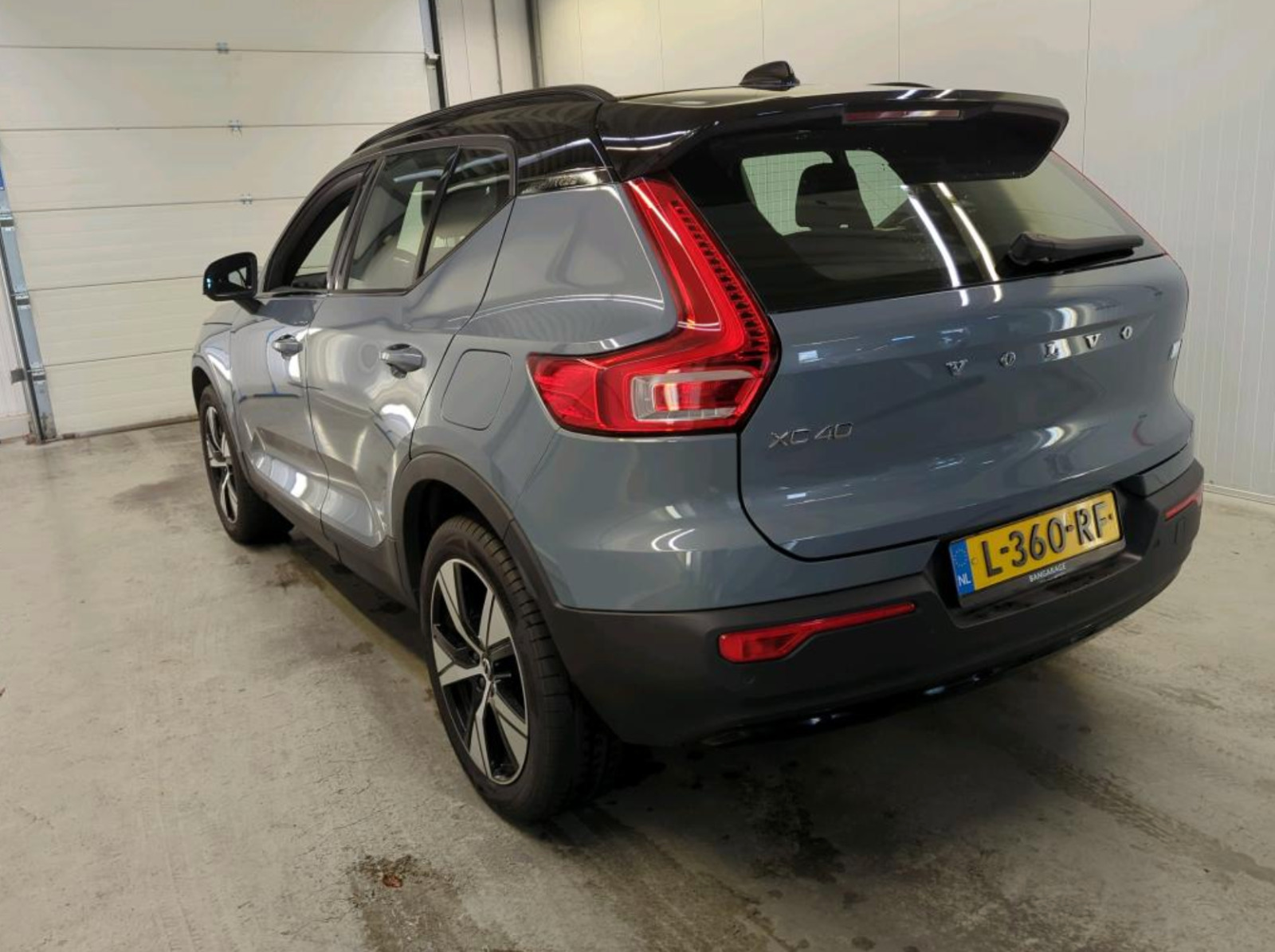 Grå Volvo XC40 fra 2021