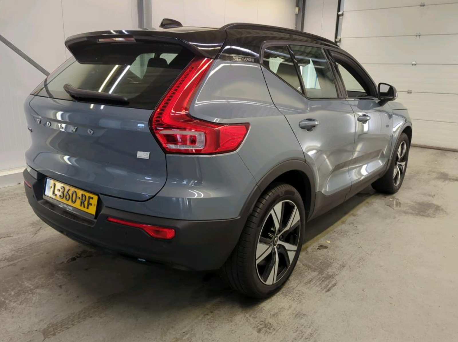 Grå Volvo XC40 fra 2021