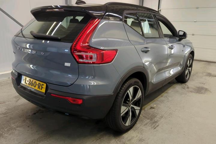 Grå Volvo XC40 fra 2021