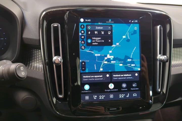 Grå Volvo XC40 fra 2021