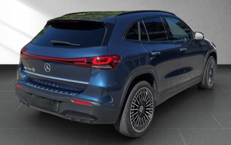 Blå Mercedes EQA250+ fra 2022