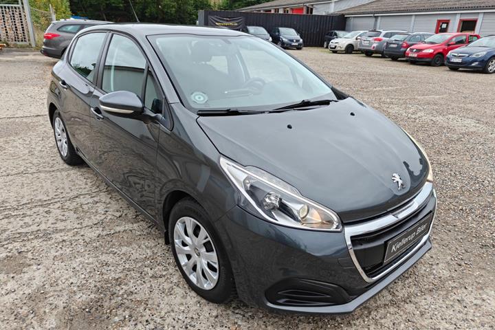 Gul Peugeot 208 fra 2015