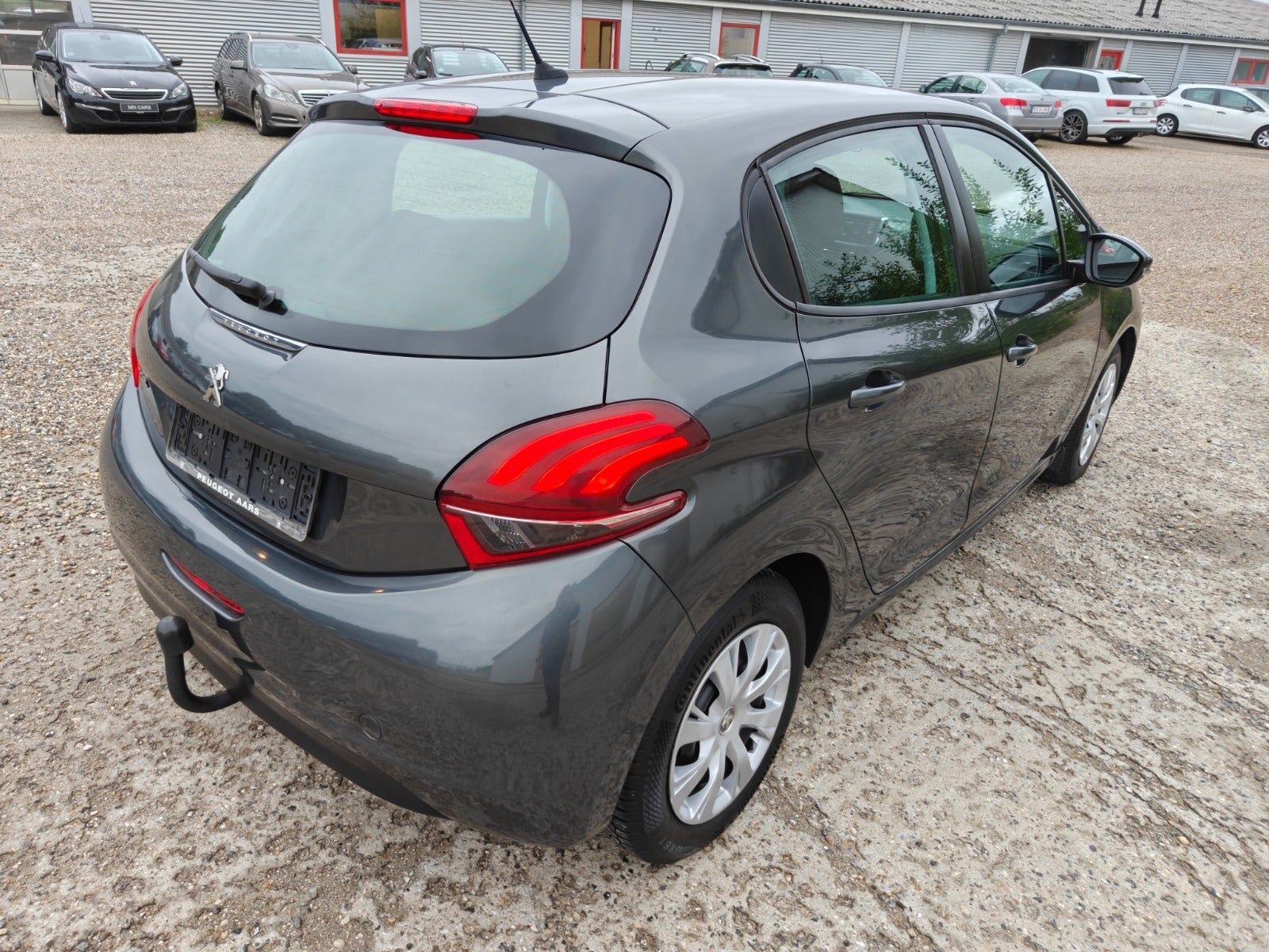 Gul Peugeot 208 fra 2015