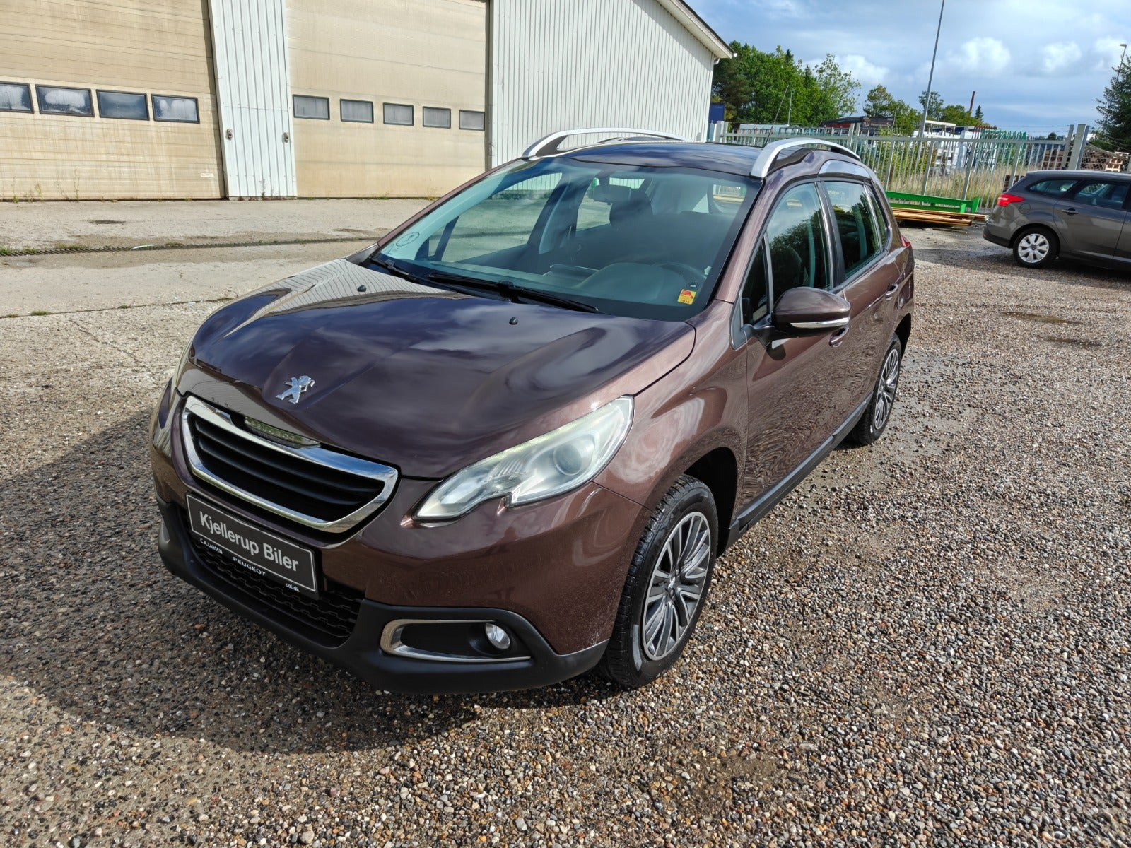 Gul Peugeot 2008 fra 2013