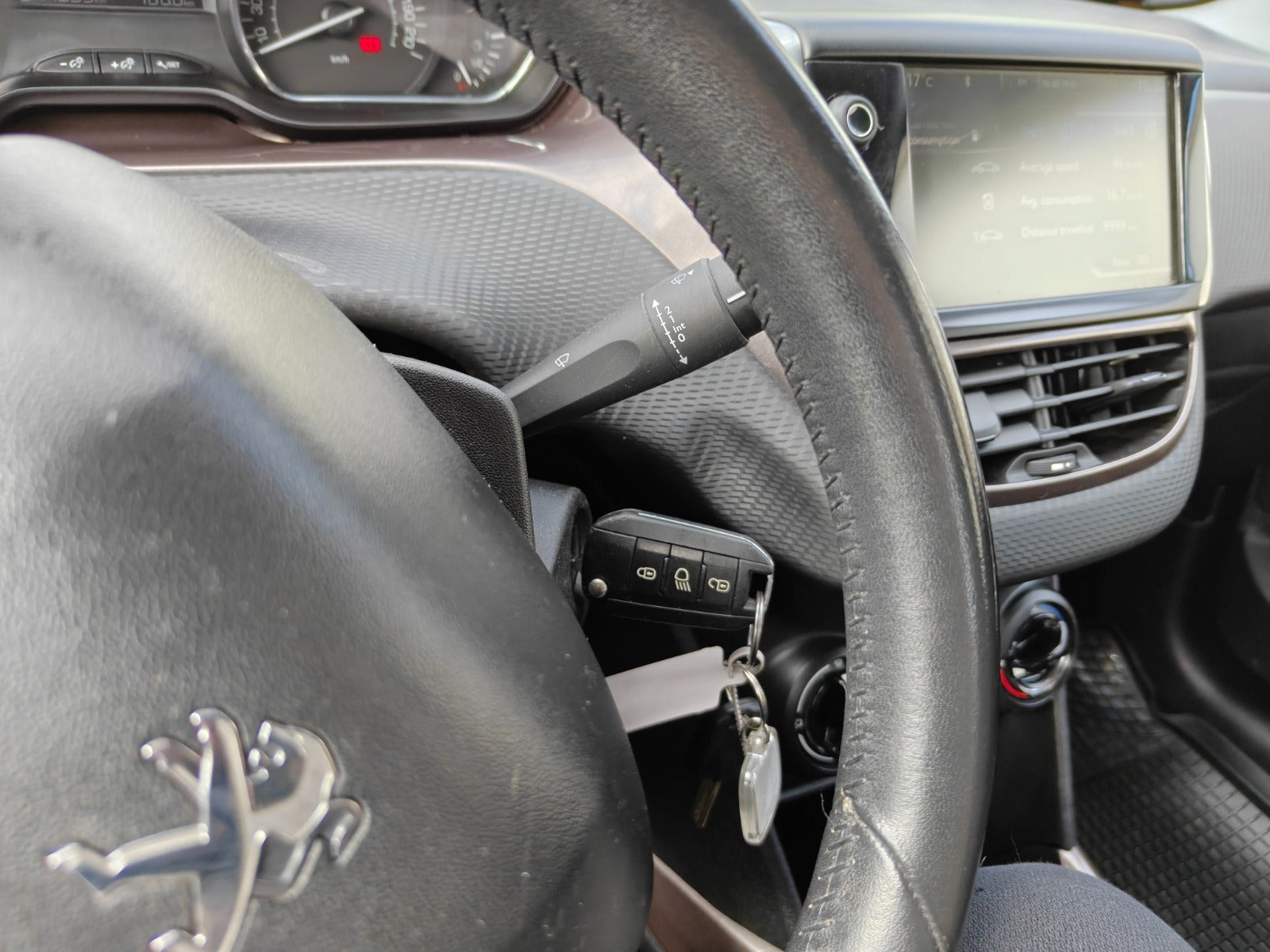 Gul Peugeot 2008 fra 2013