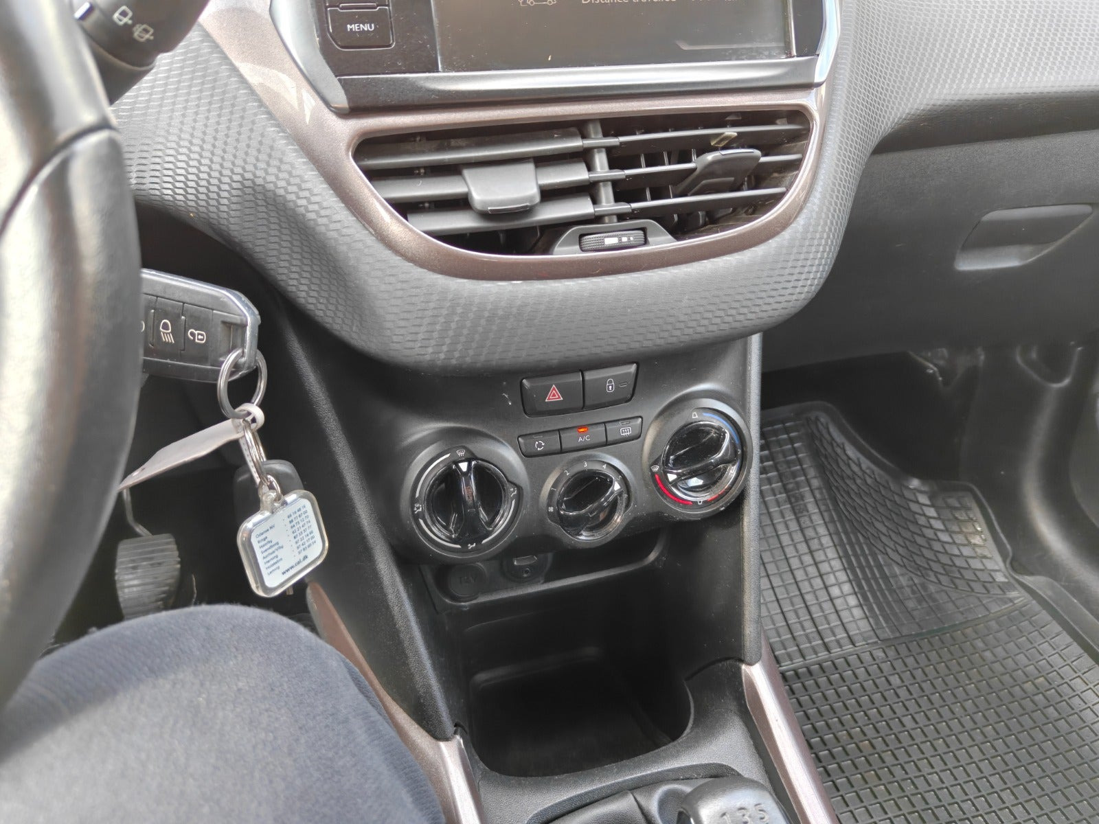 Gul Peugeot 2008 fra 2013