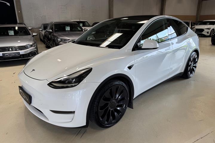undefined Tesla Model Y fra 2022 set udefra