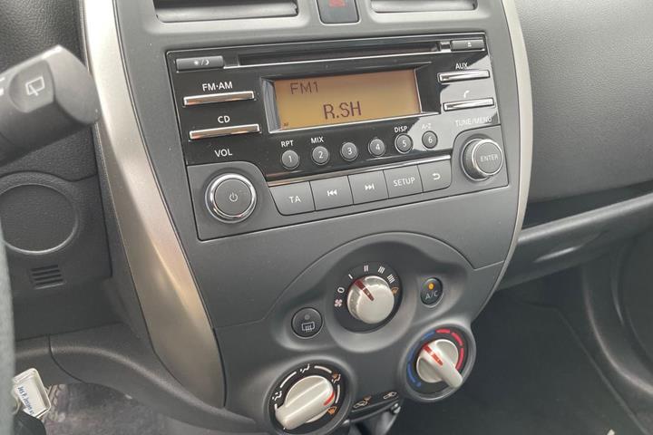 Grøn Nissan Micra fra 2015