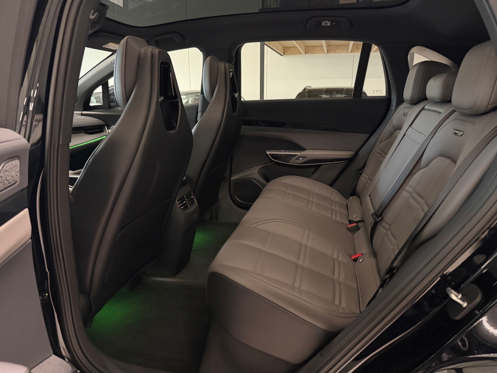 Sort Hongqi EHS7 fra 2025