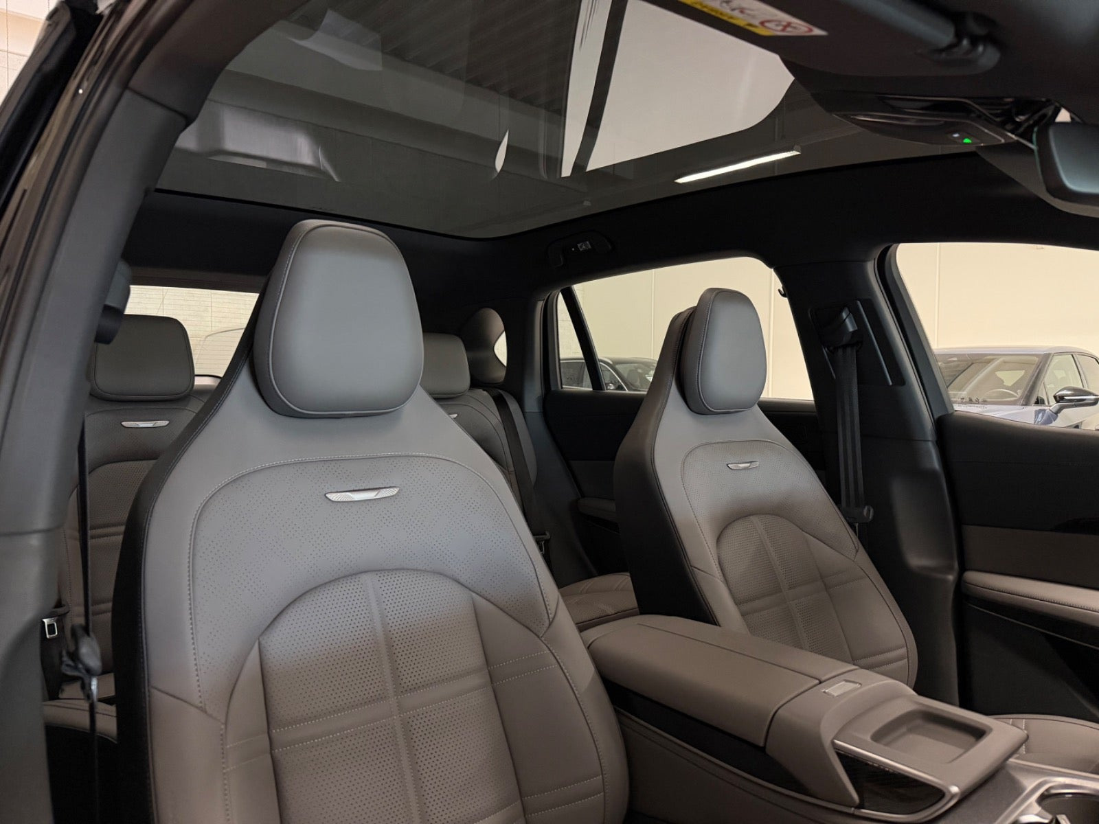 Sort Hongqi EHS7 fra 2025