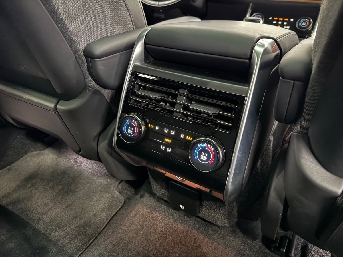 Grå Land Rover Range Rover fra 2023