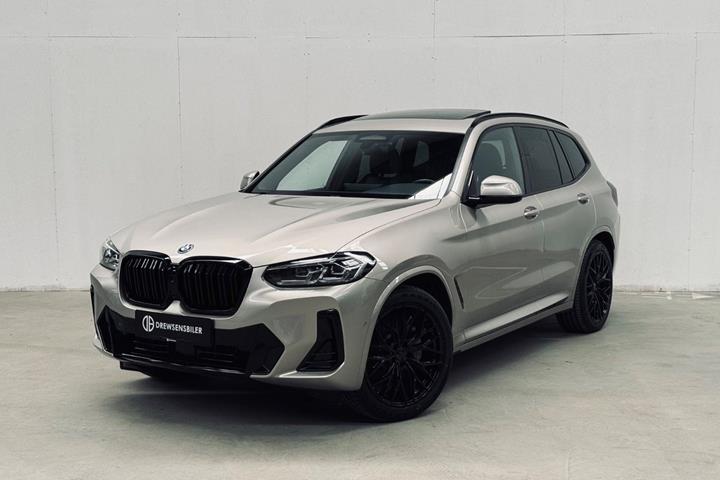 Orange BMW iX3 fra 2022 set udefra