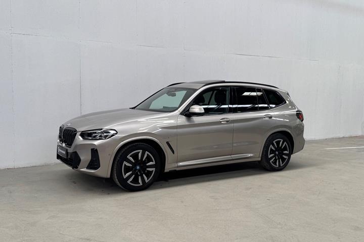 Orange BMW iX3 fra 2022