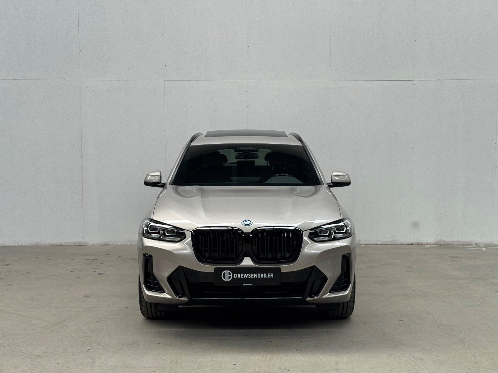 Orange BMW iX3 fra 2022