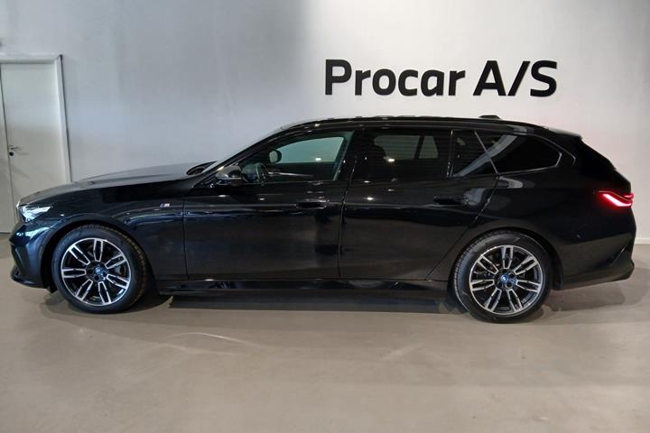 Sort BMW i5 fra 2025