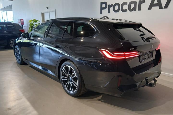 Sort BMW i5 fra 2025