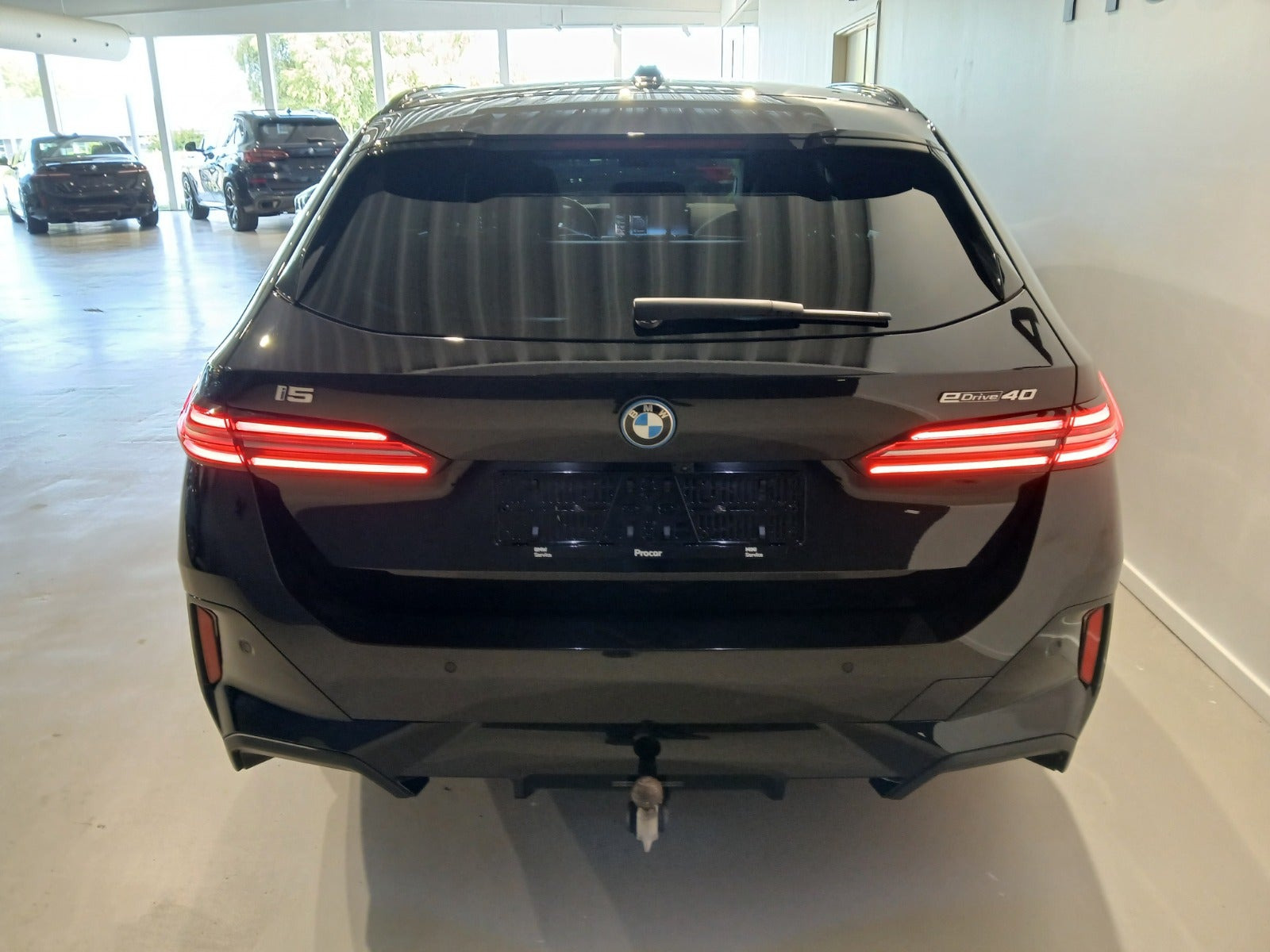 Sort BMW i5 fra 2025