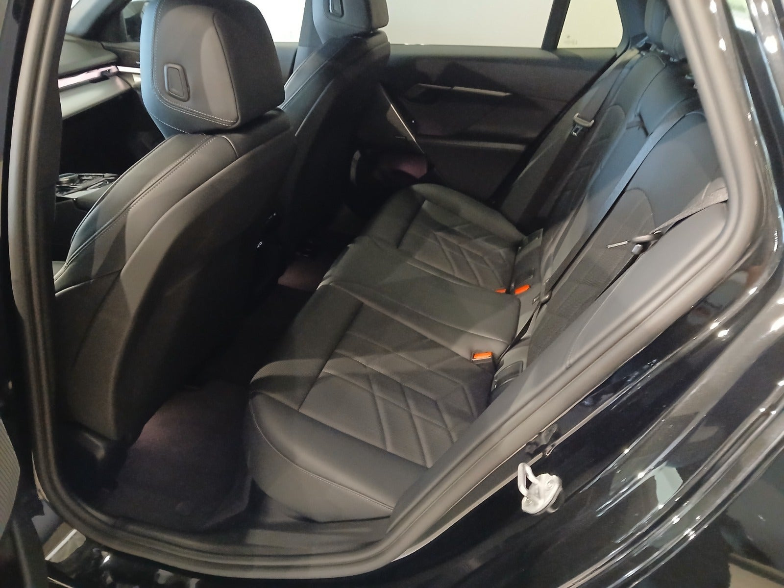 Sort BMW i5 fra 2025