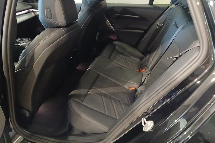 Sort BMW i5 fra 2025