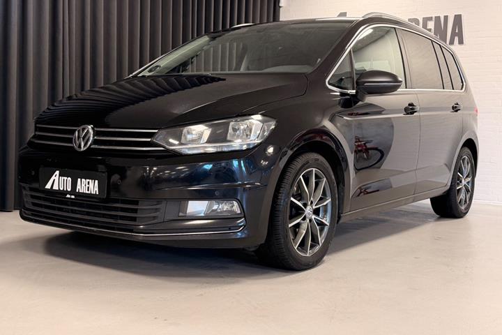 Sort VW Touran fra 2016