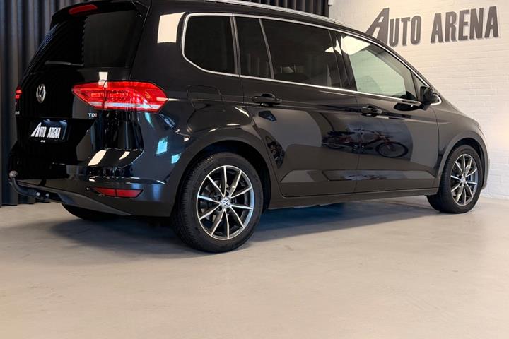 Sort VW Touran fra 2016
