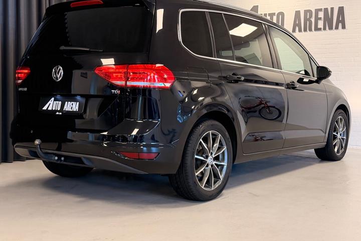Sort VW Touran fra 2016