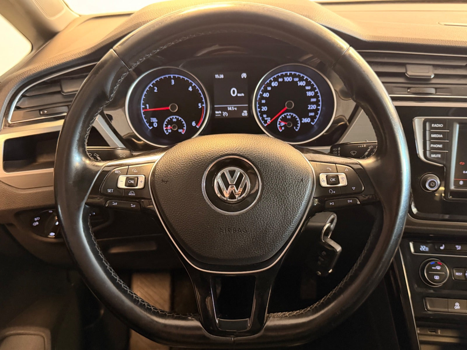 Sort VW Touran fra 2016