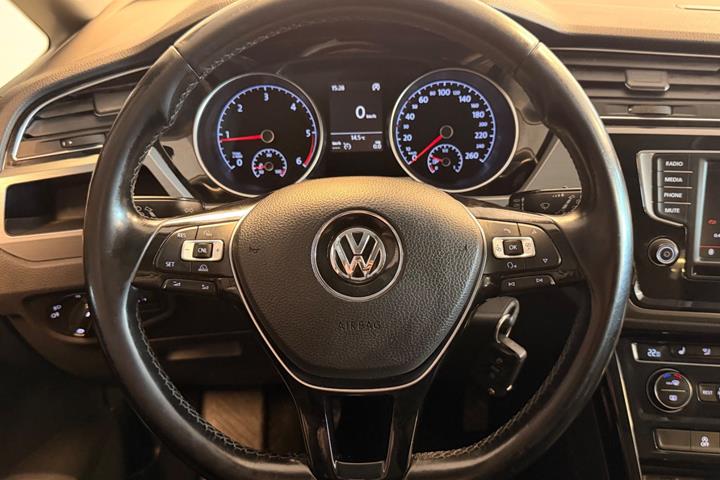 Sort VW Touran fra 2016