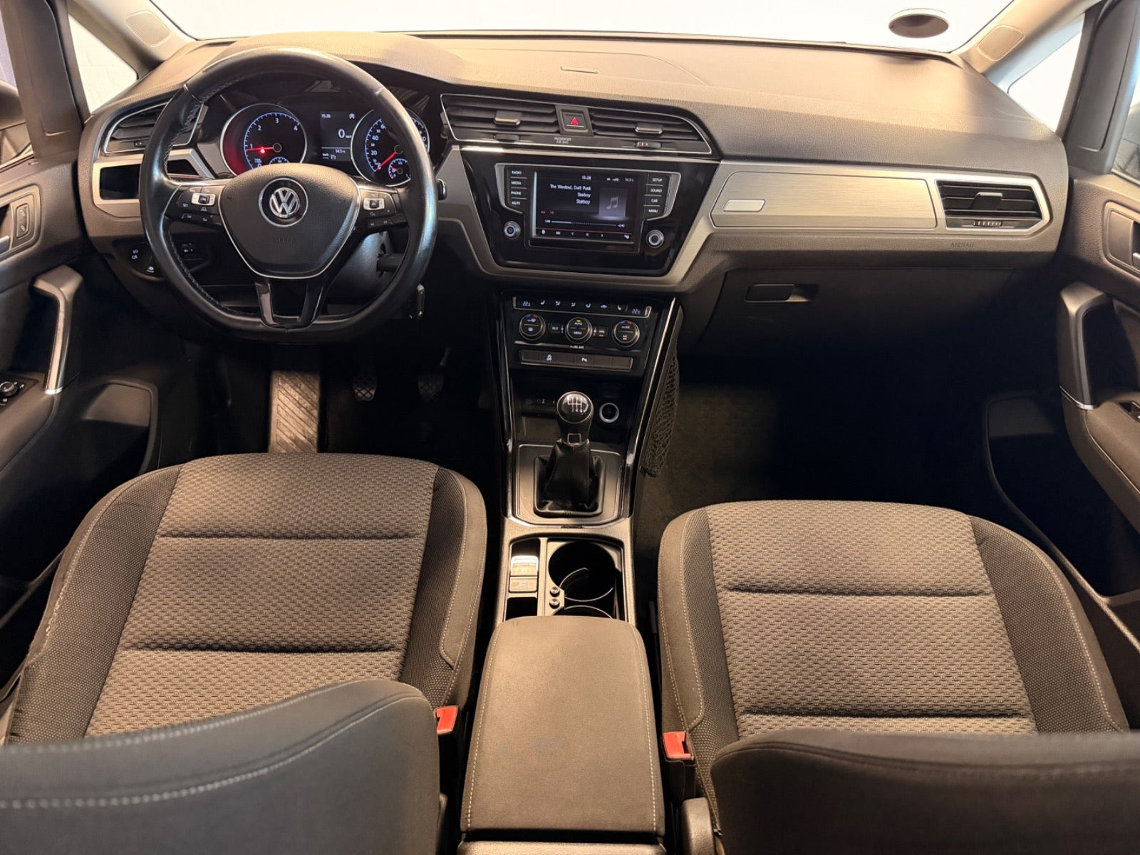 Sort VW Touran fra 2016