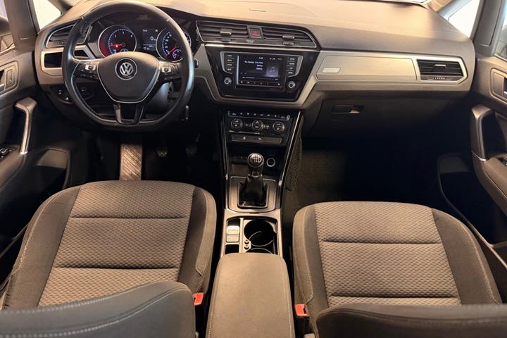 Sort VW Touran fra 2016