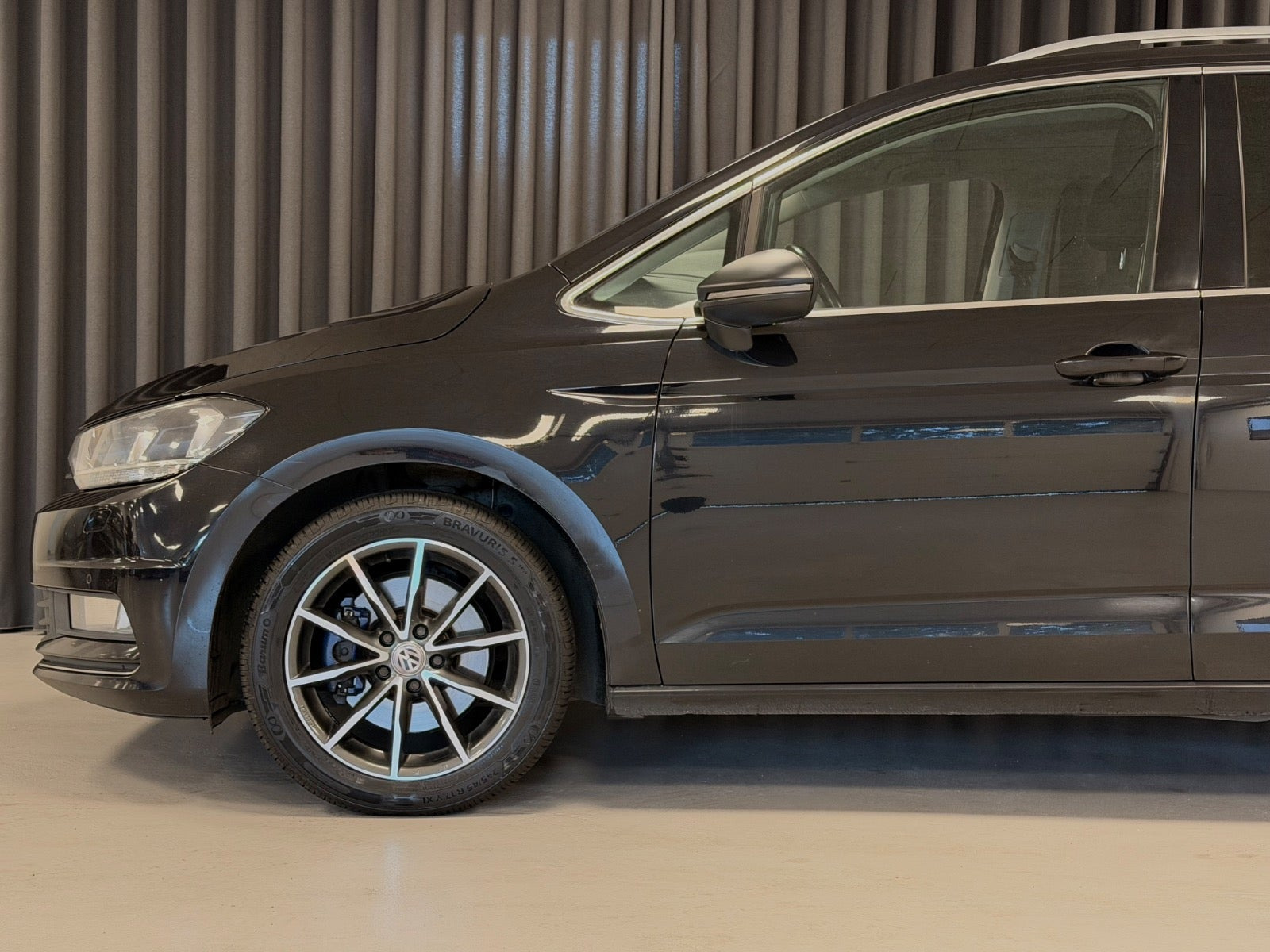 Sort VW Touran fra 2016