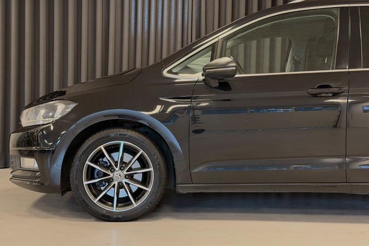 Sort VW Touran fra 2016